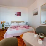 6 شقة تْسْغيكفانِتْسا