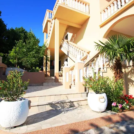 6 * Crikvenica